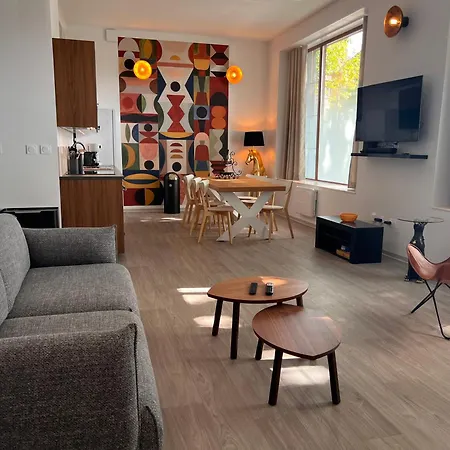 Apartment Au Cheval Blanc - Familial 6p Parking Prive Gratuit- 15 Min Centre